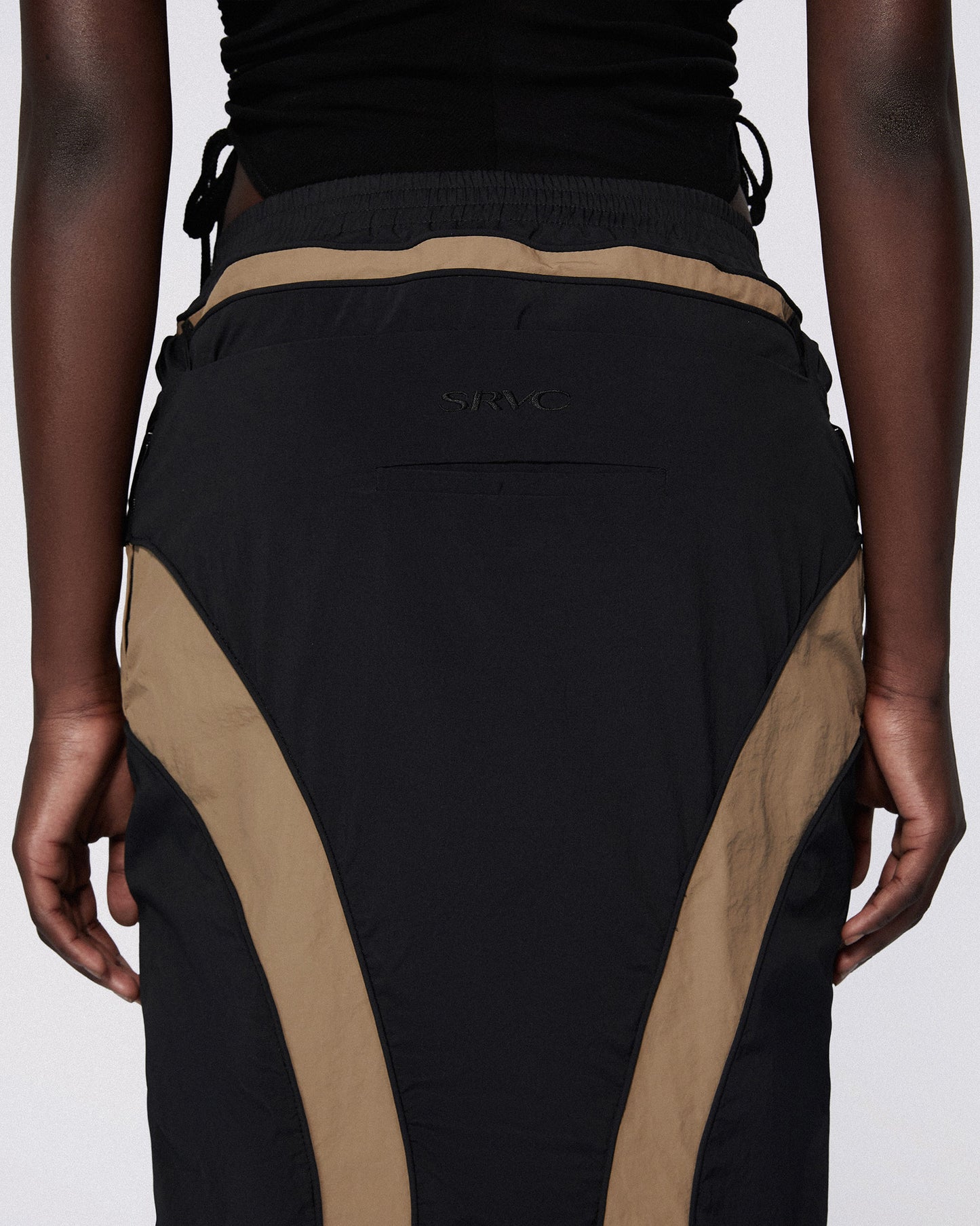 INVERSE TRACK SKIRT BLACK